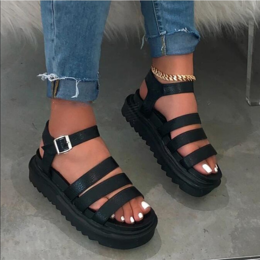 ❤️Black Strappy Sandals